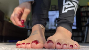 DeeDee [ deedeericanfeet ] - Huge jacked stud!