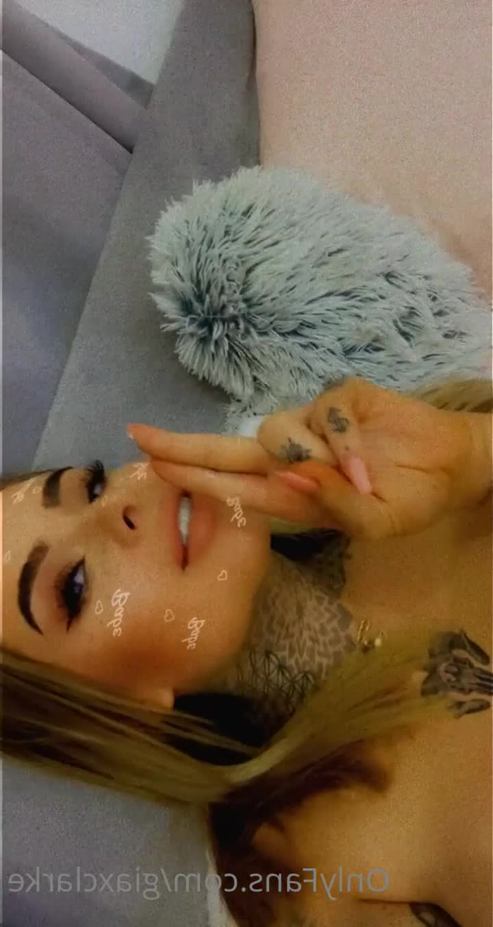 Gia Clarke [ giaxclarke ] - Feliz sábado - ePornLeak