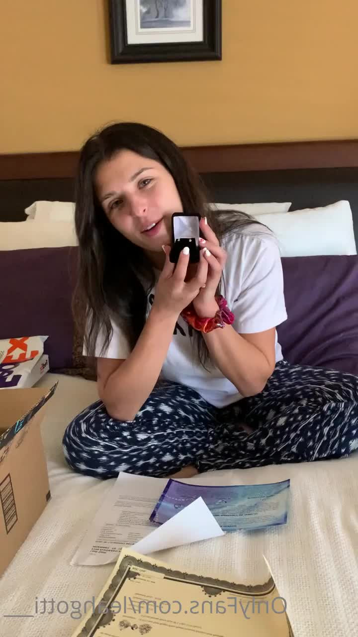 Leah Gotti [ leahgotti ] - Let me know if you like this type of content - ePornLeak