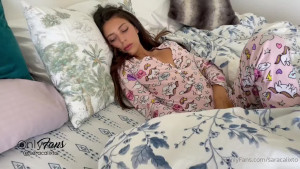 Sara Calixto [ saracalixto ] - Can you go under my blanket and suck me before I sleep?