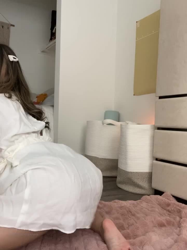 Jasmine Grey [ jasminegrey ] - I m not feeling so good today  im tired of being sad   ty for subbing - ePornLeak
