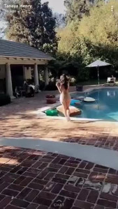 Yesjulz - Short lil video  3