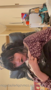 Evieee [ onlineevie ] - I like eating fruit and licking