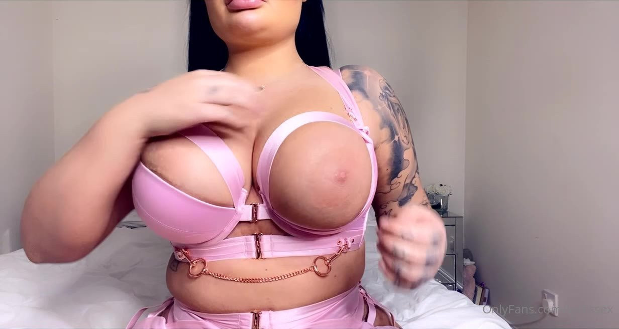 🖤LEXIE ESSEX🖤 [ lexessex ] - i took a break from gaming on halo after taking a celebratory booty - ePornLeak