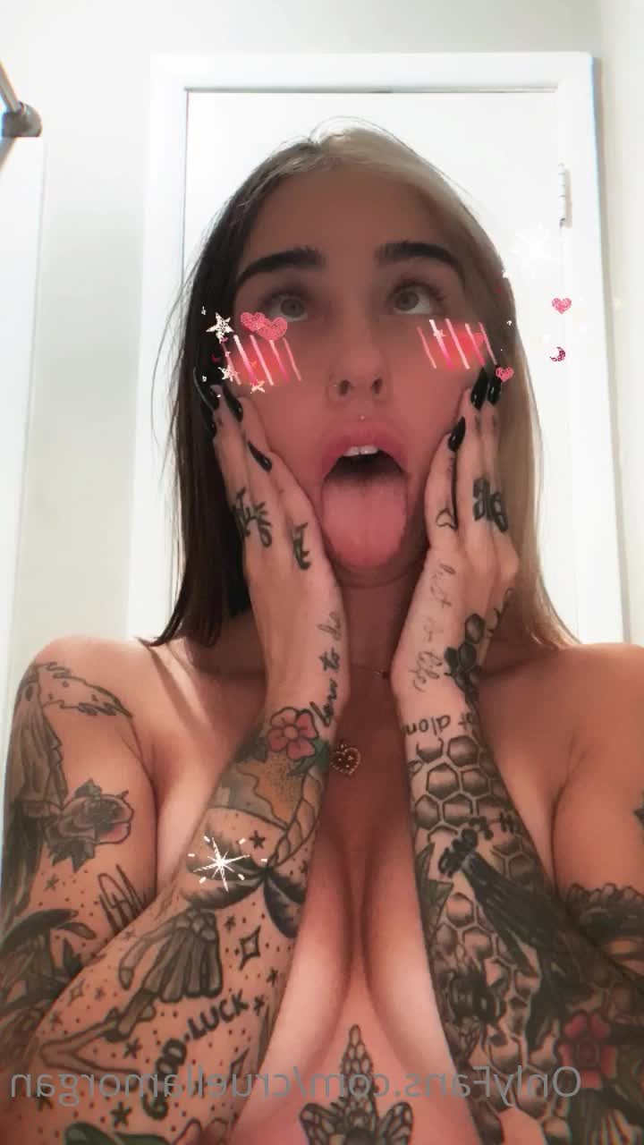 Cruella Morgan [ cruellamorgan ] - Sagging  horny fully clothed shower wearing 11 degree joggers and - ePornLeak