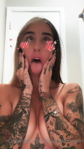 Cruella Morgan [ cruellamorgan ] - Sagging  horny fully clothed shower wearing 11 degree joggers and