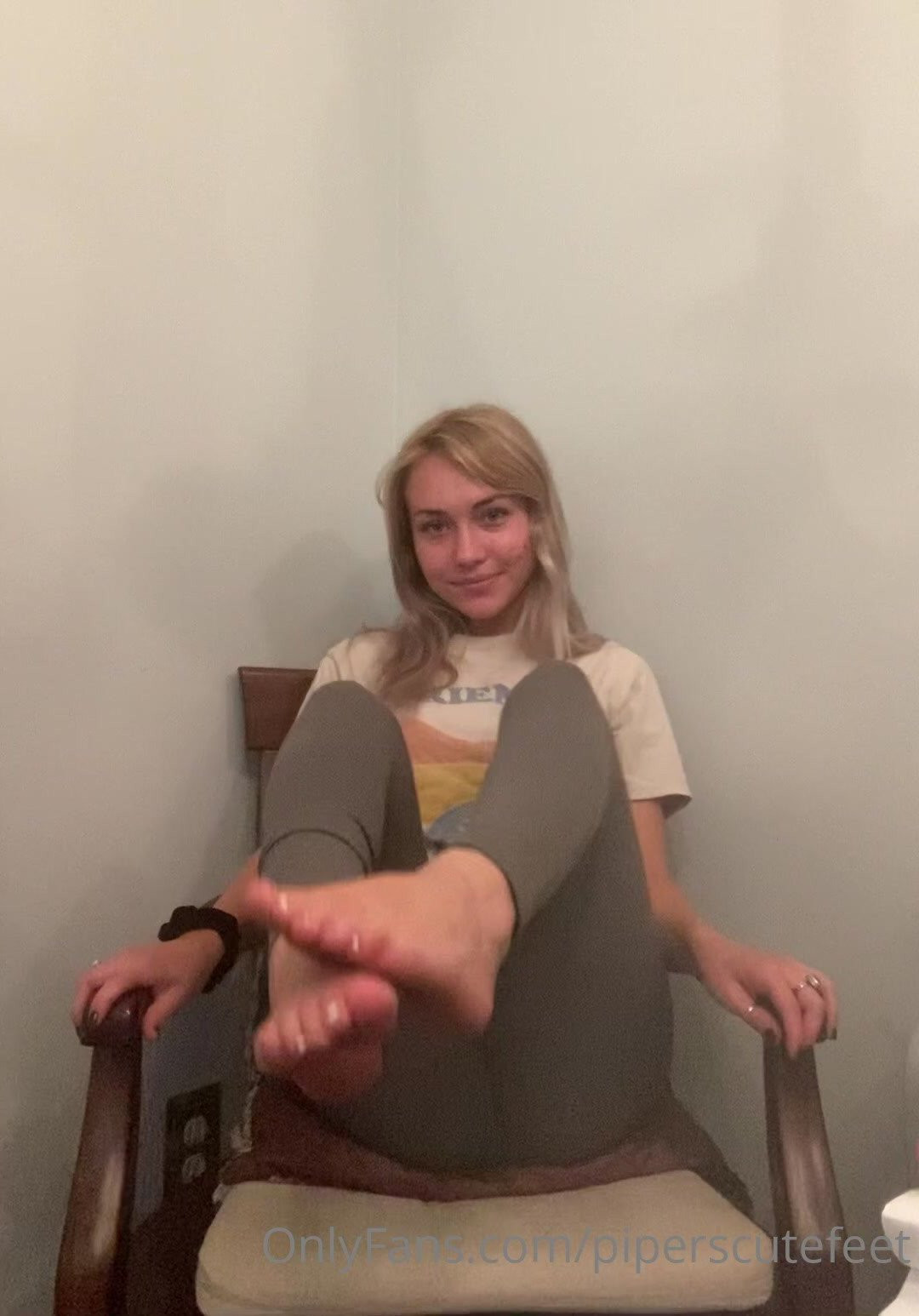 P I P E R     F O X [ piperscutefeet ] - Hey bitch. - ePornLeak
