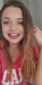 𝗟𝗶𝗹𝗹𝘆 𝗣 🧡💕 [ lillypinkk ] - Hola   Bienvenido a mi página  Soy la pequeña juka   Soy una chica