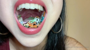 Aimee Chu [ aimeechuasmr ] - Come eat it