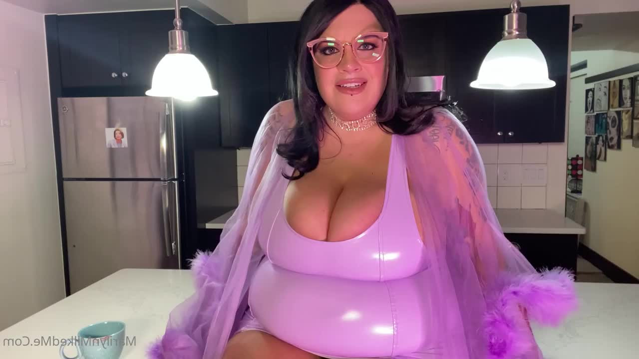 Marilyn Mayson [ marilynmilkedme ] - Hungry? May I sit on your face - ePornLeak