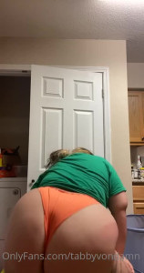 I just wana please you. 💦 [ tabbyvondamn ] - Also her ass because why not