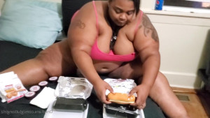 Qween Kanklez [ gluttongirlz ] - Ummmm anyone we know in Maui ? I’d like a reasonable place to rent