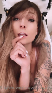 Miss B [ missbatyourservice ] - Lick my shaved balls