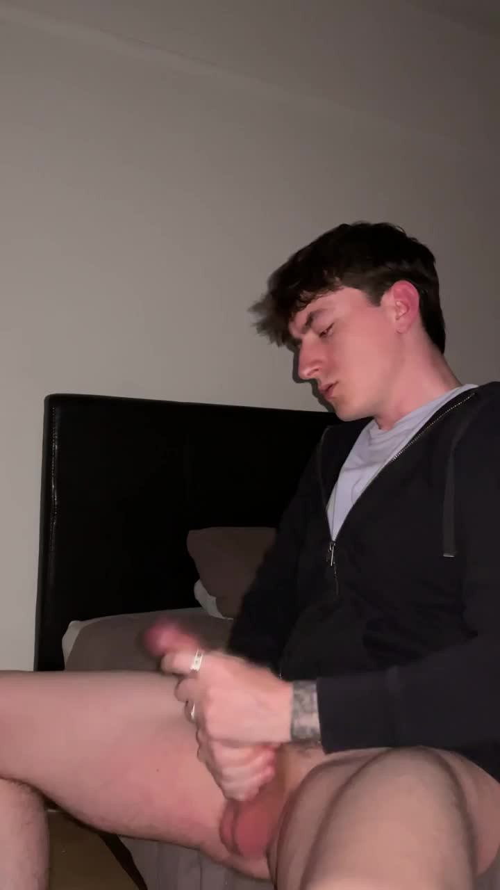 Mickey Bo [ thealleycat ] - I just finished fucking myself like crazy  I want your cock inside me - ePornLeak