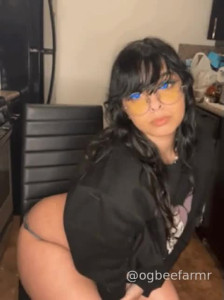 OGBeeFarmr Free 🎉 [ ogbeefarmr ] - At the pool wearing this 🙈 bent over showing you my JUICY ASS and