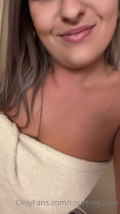 Courtney 💋 [ courtney22xo ] - Elevator shape   abstract yet sensual