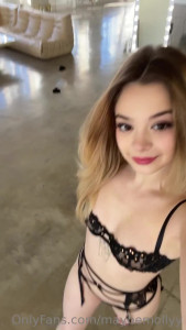 Molly Little [ maybemollyy ] - 有人想幫我舔乾淨嗎