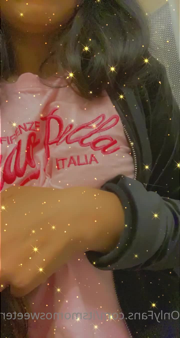 🟢 JUICYINDIAN PUSSY [ itsmomosweeterthansweet ] - Want to tuck me into bed? 😏😏😏 - ePornLeak