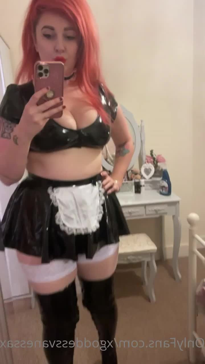 Vanessa 🇬🇧 JOI Queen 👑 [ xvanessavixenx ] - be honest  how long did you stare at this photo before scrolling - ePornLeak