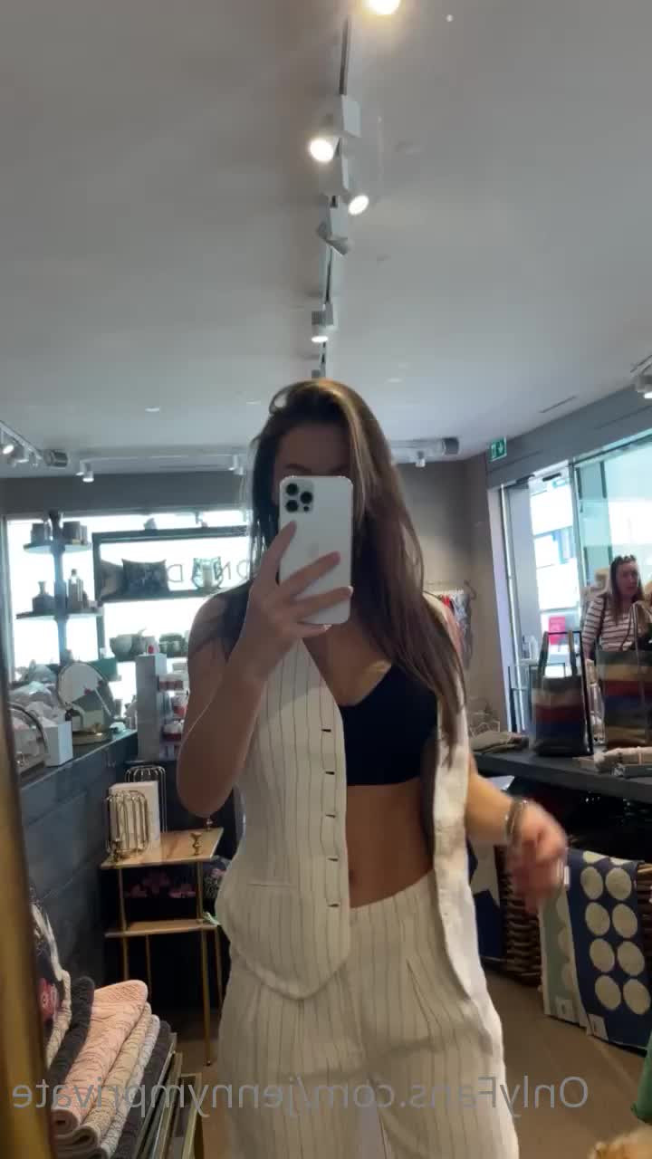 Jenny M [ jennymprivate ] - The stoner fit is BACKKK - ePornLeak