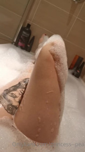 Mummy - Hung British TS [ urprincesspea ] - What do you think my nationality is