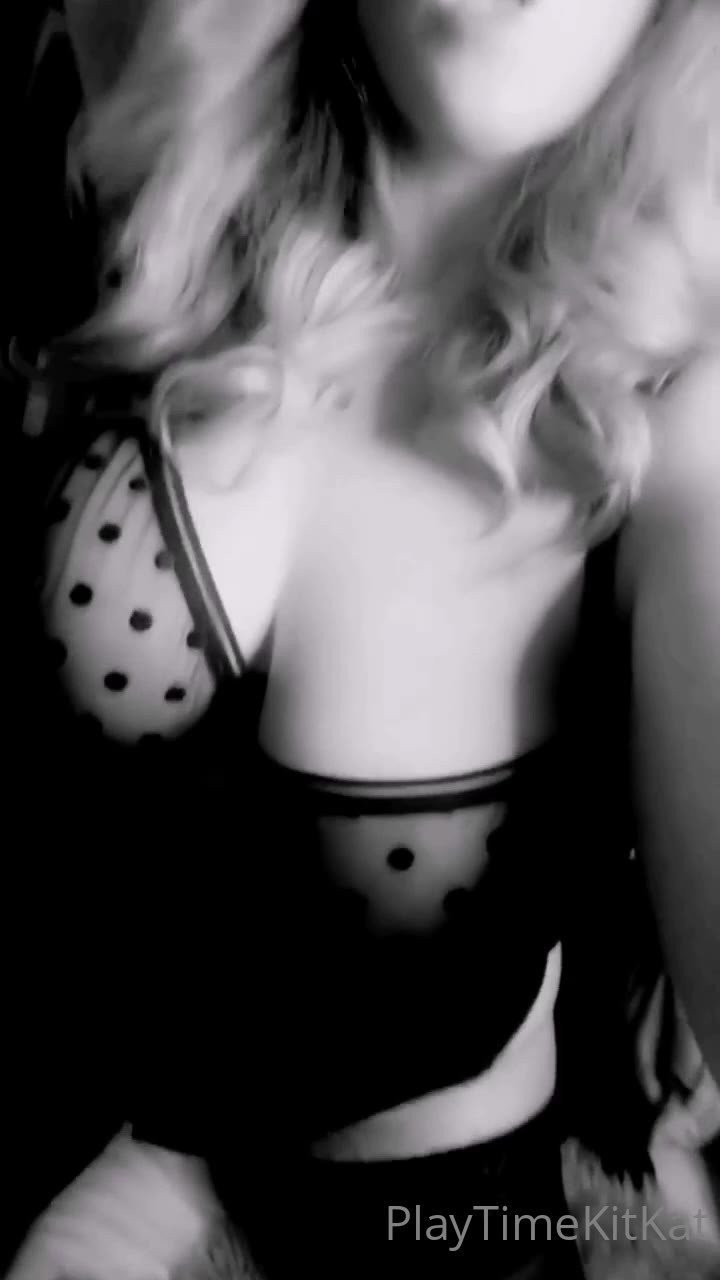 Huge Natural Boobs 36K BBW Curves [ the_kitty_amore ] - The feeling of fingertips on your skin - ePornLeak