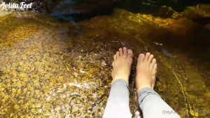 Lola [ thefeetoflola ] - You Want This Treatment 😍 🐕 🚶🏽‍♀️
