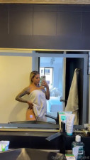 Waifu Cristal After Shower