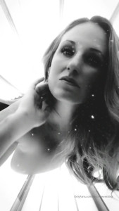 Mutiny   🇨🇦 🍑 [ mutinywrestling ] - Do u like nylons? 🖤😈
