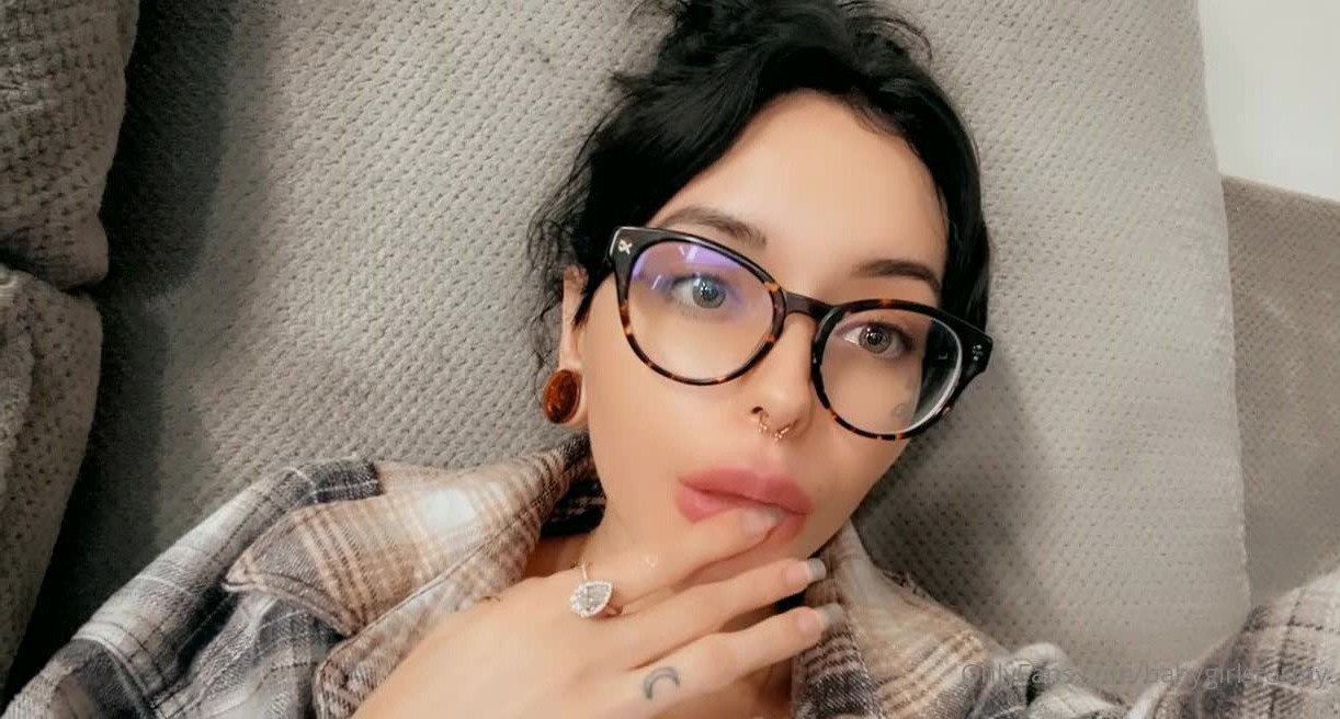 Stormy Summers (sixginn) [ babygirlstormy ] - Holi a quien le gustan mis trencitas 😏 - ePornLeak