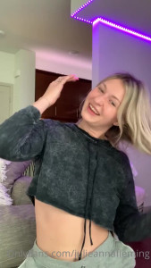 Julie Anna 🦄 [ julieannafleming ] - What happened when the pizza guy flirted with me and then accepted my