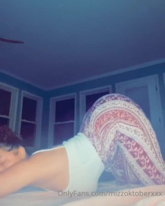 MizzOktober [ mizzoktoberxxx ] - Come take a peak at daddy in the Showa