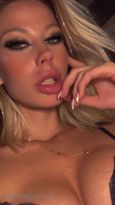 Bonny Gombert 💦 [ bonnyagombert ] - Hola bebés espero que tengan un excelente fin de semana besos