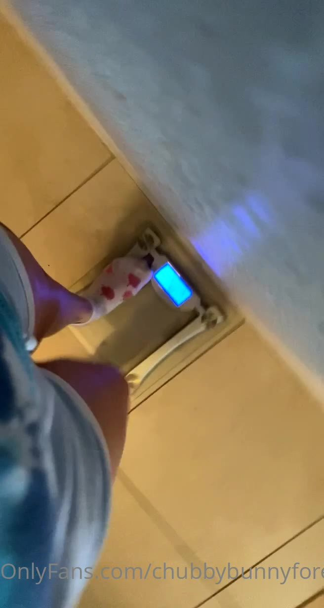 Bunny 🐰 [ chubbybunnyforever ] - Red feet rule - ePornLeak