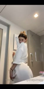 Sydney [ sydneyvmayy ] - Wednesday bum🍑day !
