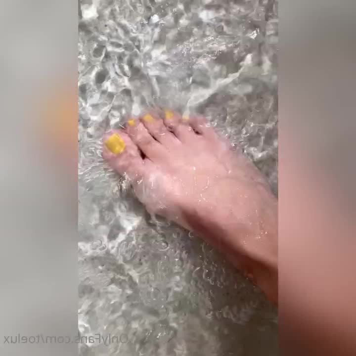 Toe.Luxx [ toeluxx ] - That Escalated Quickly! 😳🥵  Went from getting his reaction to - ePornLeak