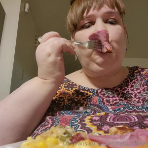 celestialsusanne - Sneak into the bathroom and worship away from your wife
