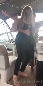 Ashley Gold [ ashleygoldca ] - Lend me your mouth 👄