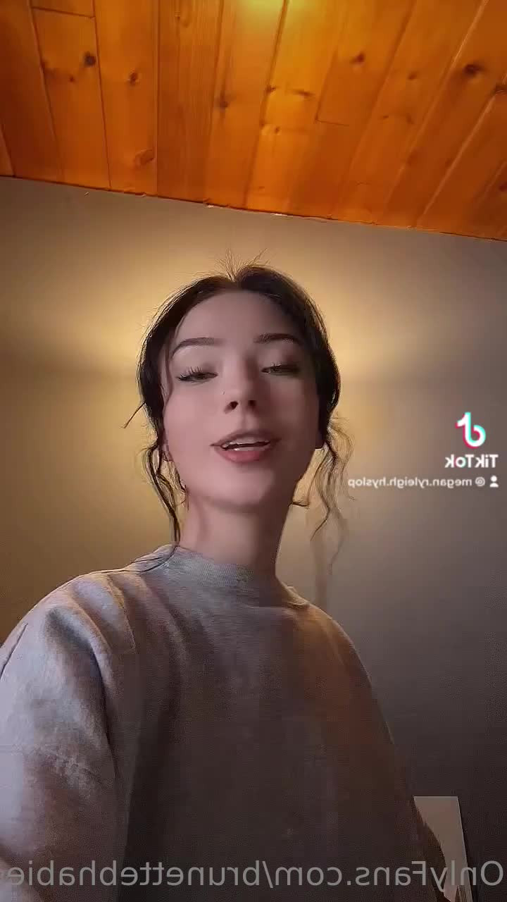 Megan [ brunettebhabie ] - good morning babe☀️ check out my story for details about my - ePornLeak
