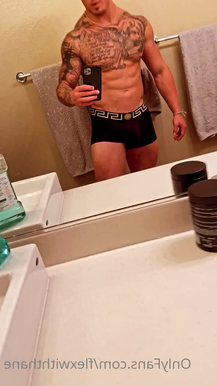 Flexwiththane - Dont u just wanna massage my huge Tits from this pose ? - ePornLeak