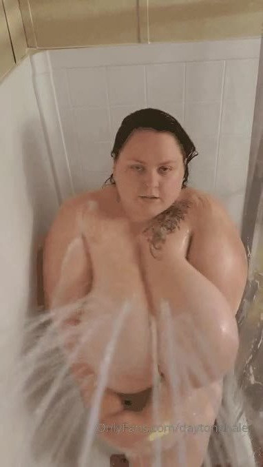 Daytona Hale [ daytonahale ] - Pull these jeans down and oil my ass - ePornLeak