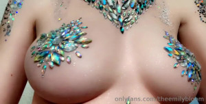 Emilybloom [ theemilybloom ] - Who's craving a titty job rn? 😳