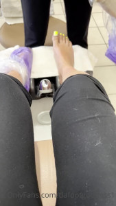 Da Foot Goddess [ dafootgoddess1 ] - You come over and find me on my knees in this skirt.... what do you