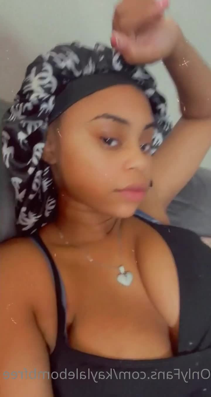 Kaylalebomb [ kaylalebombbb ] - Every girl needs a pair of fuck me pumps - ePornLeak