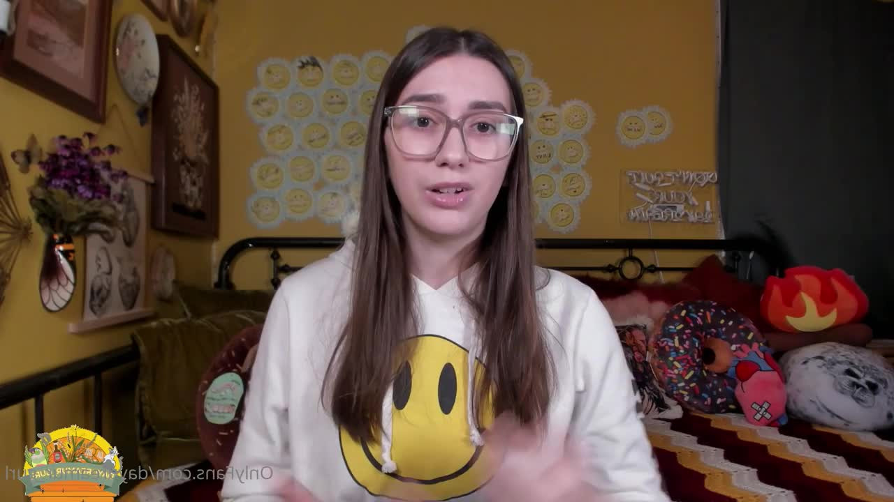 Daydreamur_gurl - Would you spank me? - ePornLeak