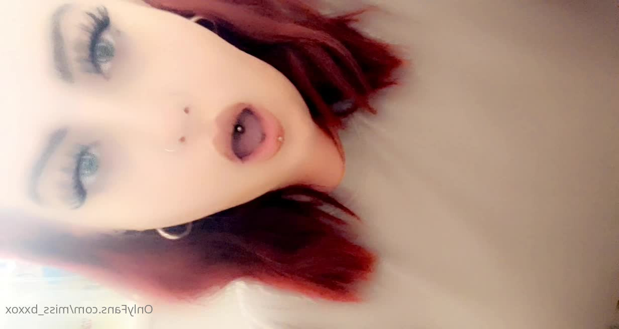 miss_bxxox - Hey should I haunt your dreams tonight or no? Also surprise gift in - ePornLeak