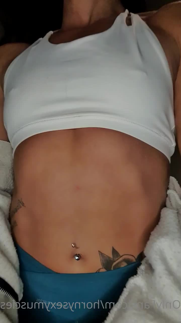 BIG CLIT [ hornysexymuscles ] - Prepping for my bath don’t you wish you could be here doing that - ePornLeak