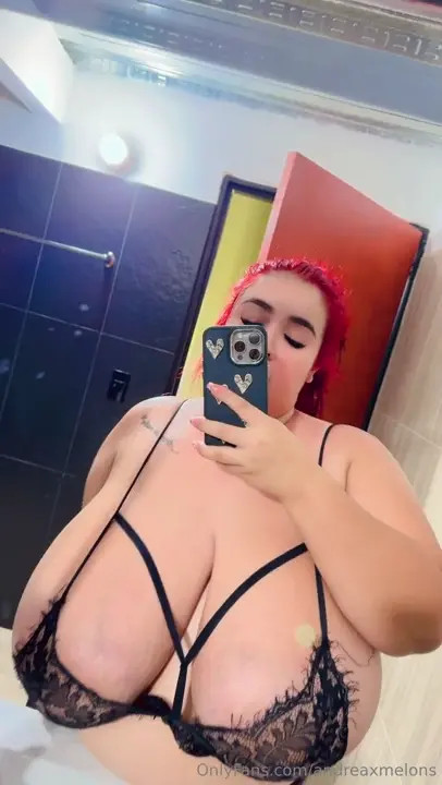 Andreaxmelons Showing Their Giant Boobs - ePornLeak