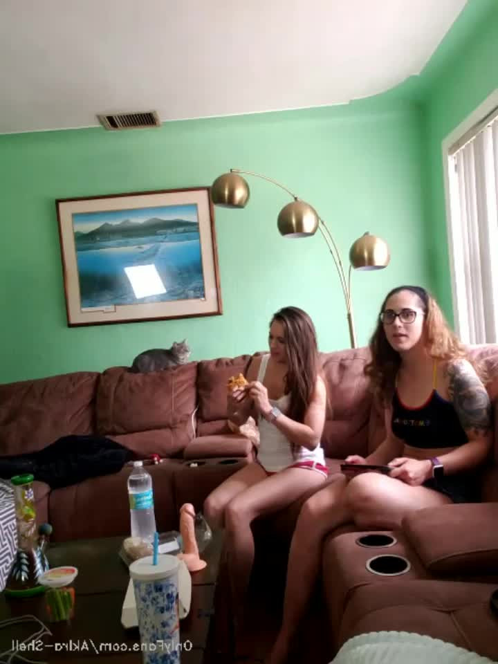 Akira🐚 [ akirashell ] - we re a couple of babes - ePornLeak