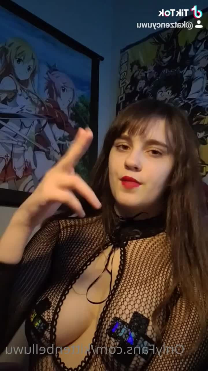 Kittenbelluwu🌸 [ kittenbelluwu ] - A Lilttle preview of some of my fiance and I bedroom play time - ePornLeak